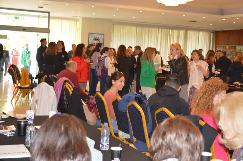 Στιγμιότυπο από τα εγκαίνια 10