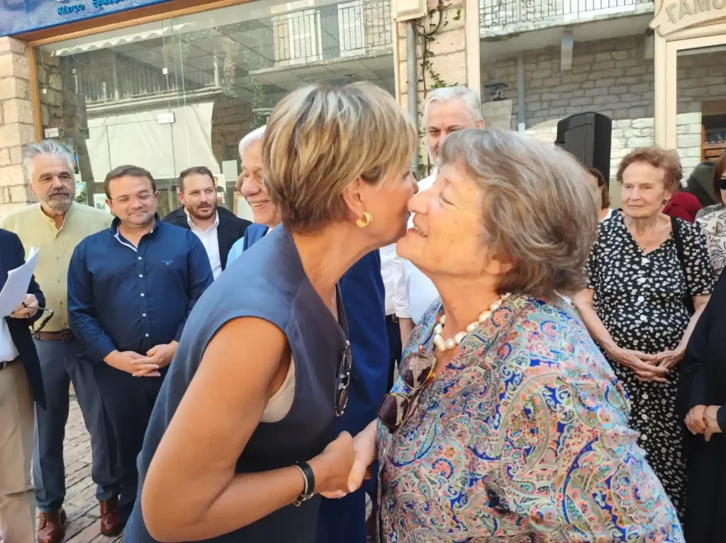 Έκθεση 33